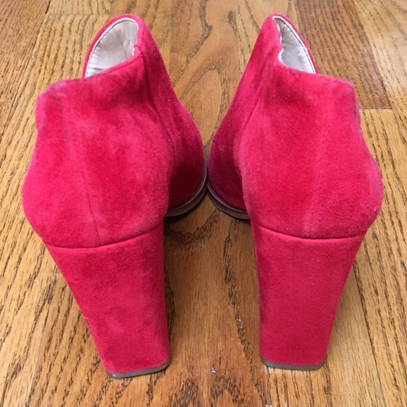 VINCE CAMUTO Loretan Bootie Heel In Cherry Red Suede - Picture 8 of 10